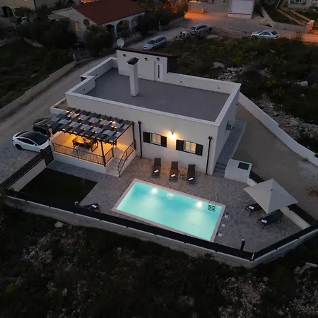 Ana * Vodice